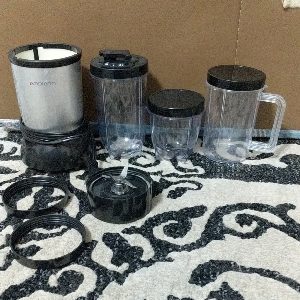 #615 Ambiano High Speed Blending and Mixing System. 3 cups,two rings, knives.